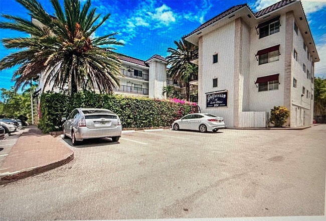 Building Photo - 924 SE 2nd St Unit 20