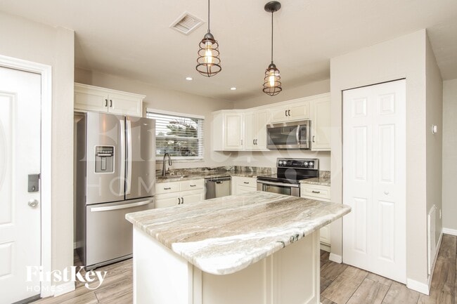Photo - 1327 Valencia St SE