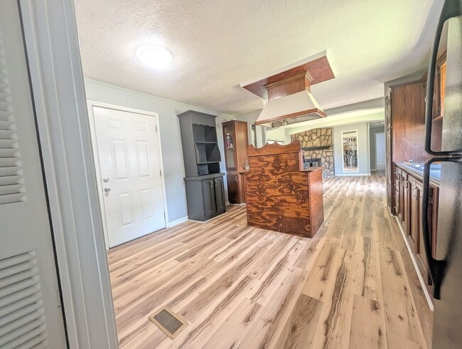 Photo - 107 Country Ln