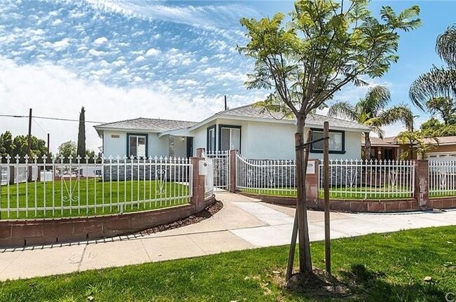 Building Photo - 9011 Vena Ave Unit Main House