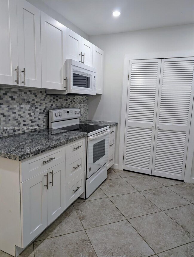 Photo - 850 Benevento Ave