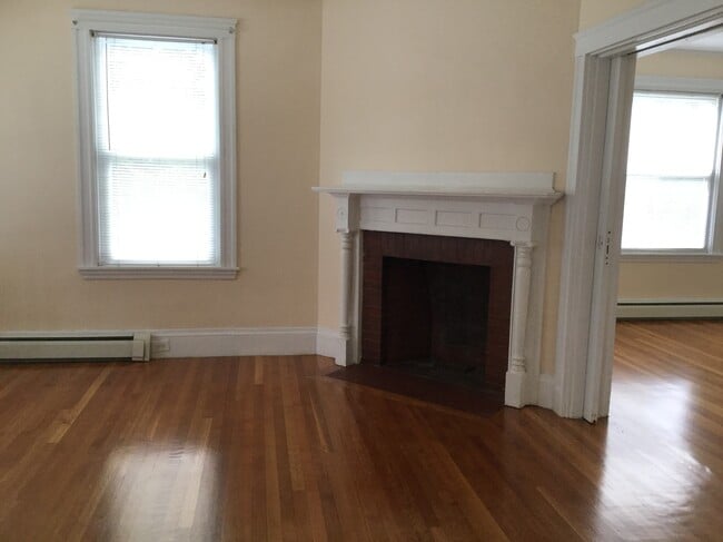 Living area/bedroom - 88 North Ave Unit First Floor