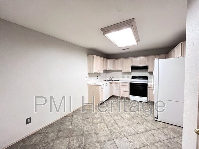 Photo - 886 N Daisy Ln