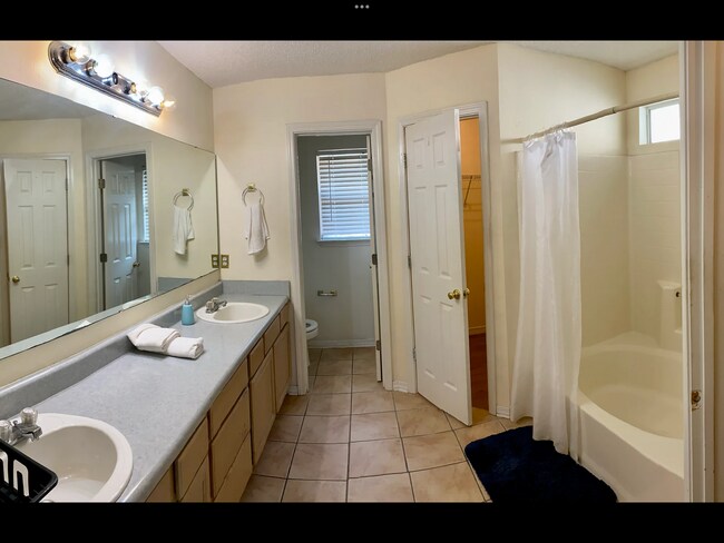 Photo - 853 Ladner Dr