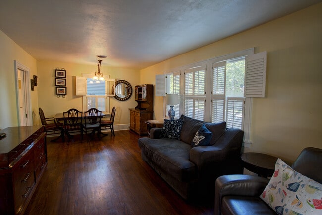 Photo - 1 Bed/1Ba.. Adorable Bungalow in Prime North End Location!