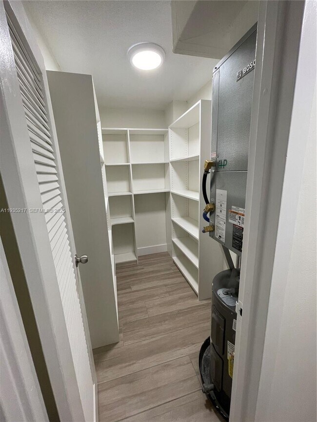 Photo - 1831 NE 38th St Unidad 403