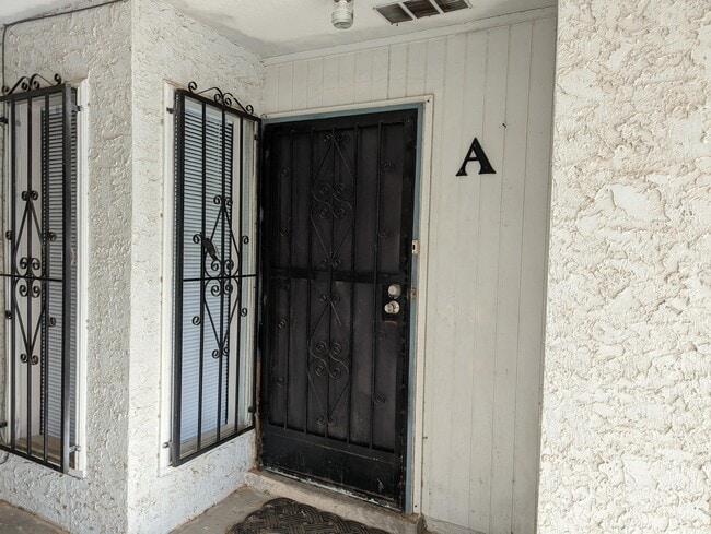 Photo - 8816 Norton St