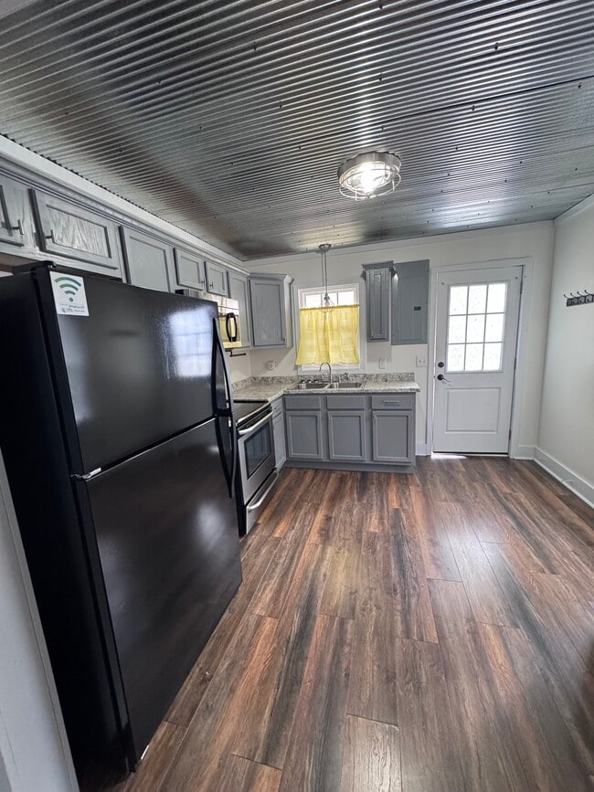 Photo - 1615 N Maple Ave