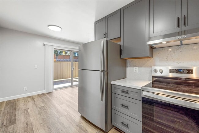Photo - Plaza Apartments