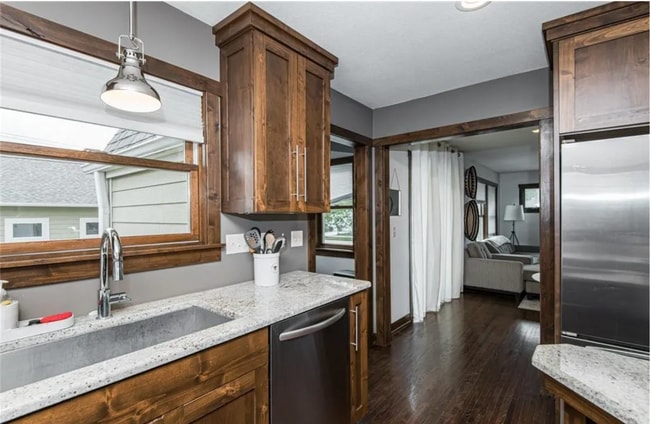 Photo - 947 8th Ave NE