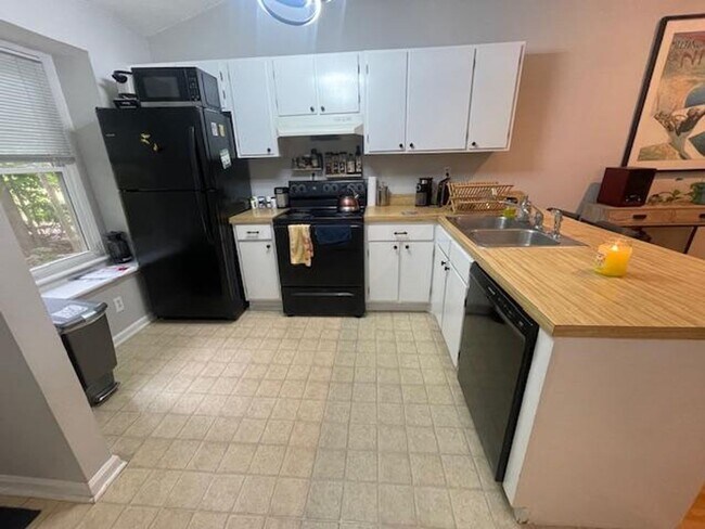 Photo - 907 W Chatham St