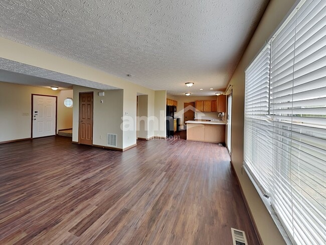 Photo - 160 Harvard Loop