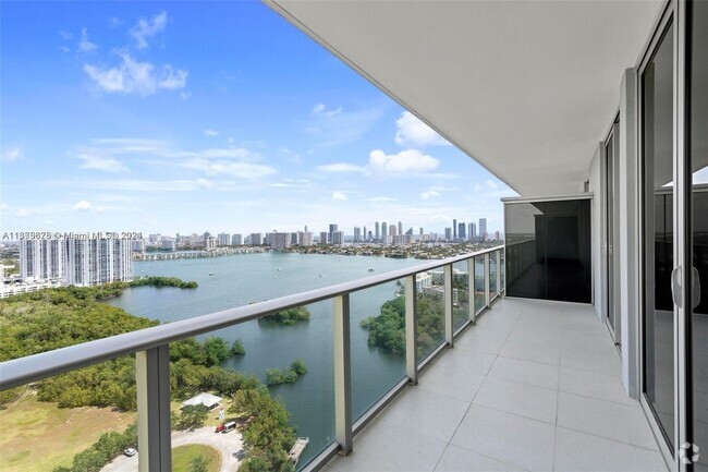 Building Photo - 16385 Biscayne Blvd Unit 2703 Rental