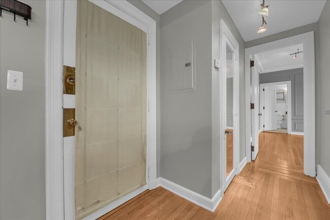 Photo - 2900 E Jefferson Ave