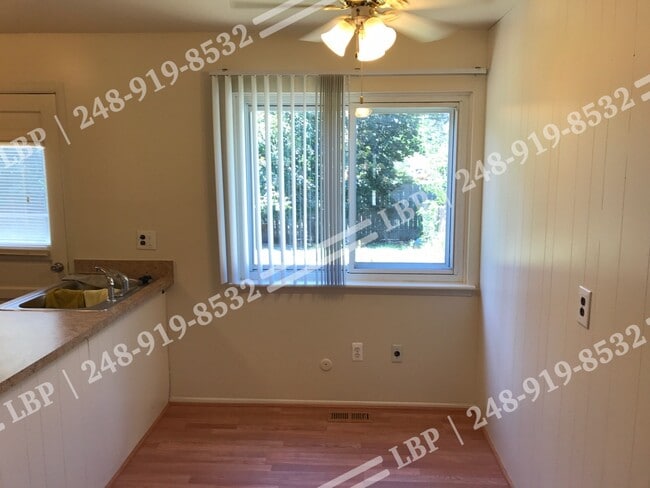 Photo - 5925 Inkster Rd