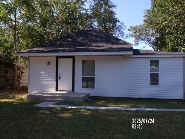 Building Photo - Historic Lawton Home. Newly renovated. Eas...