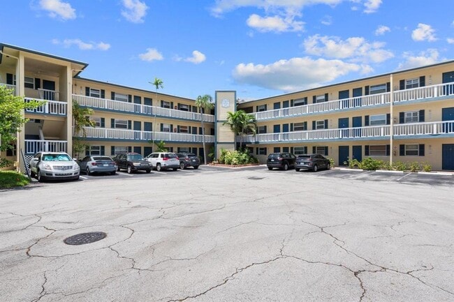 Building Photo - 1400 NE 57th Ct Unit 207