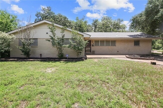 Building Photo - 305 W Brookside Dr