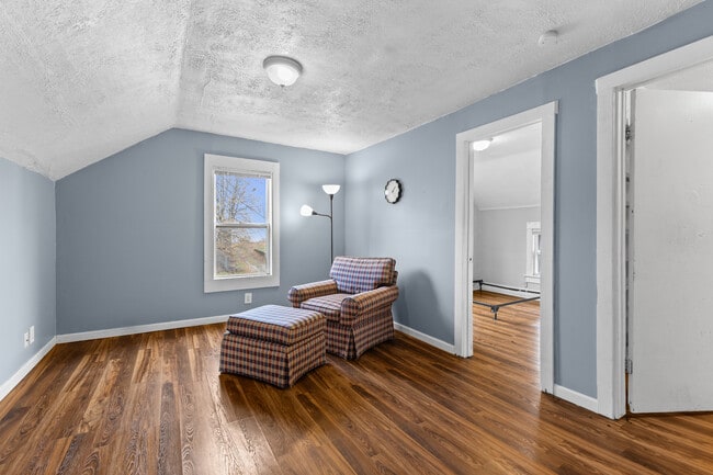 Photo - 922 Dakin St