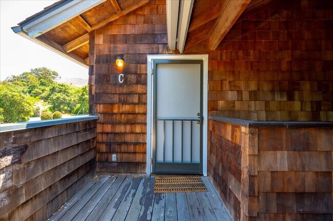 Photo - Charming Furnished Studio