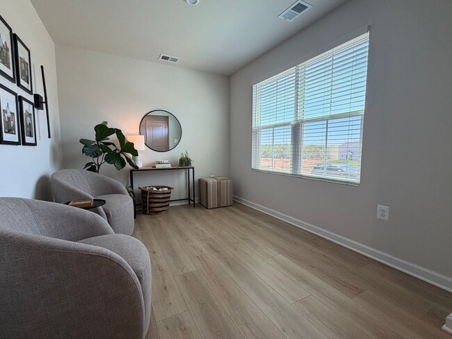 Photo - 209 Arches Ln