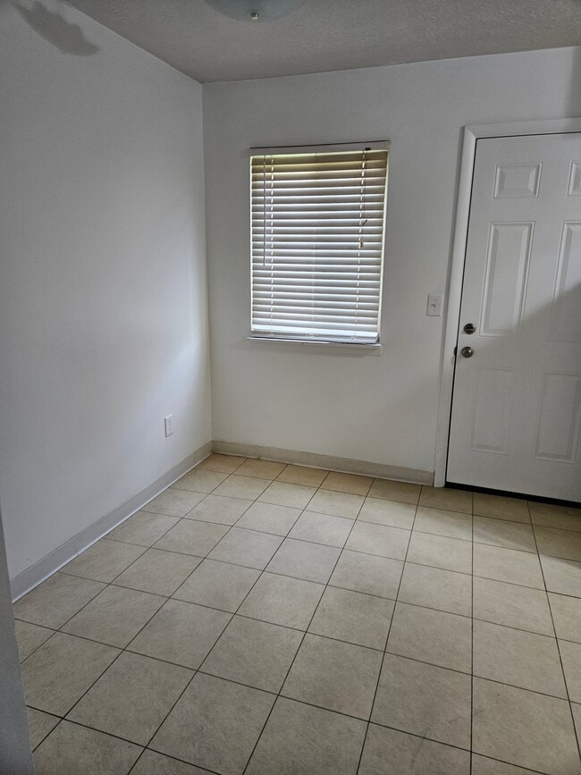 Kitchen eating area - 2980 Donnylane Blvd