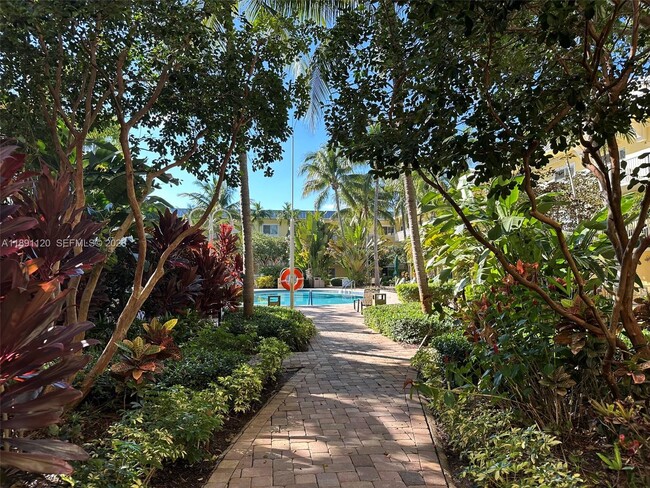 Building Photo - 151 NE 16th Ave Unit 170