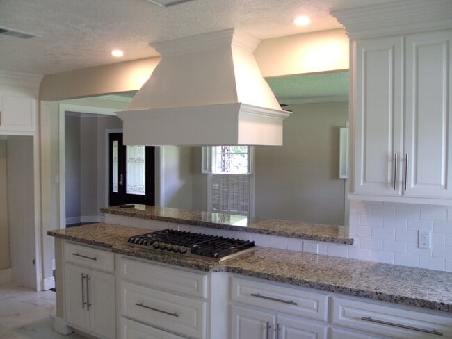 kitchen, breakfast area space - 2490 Harrison Ave