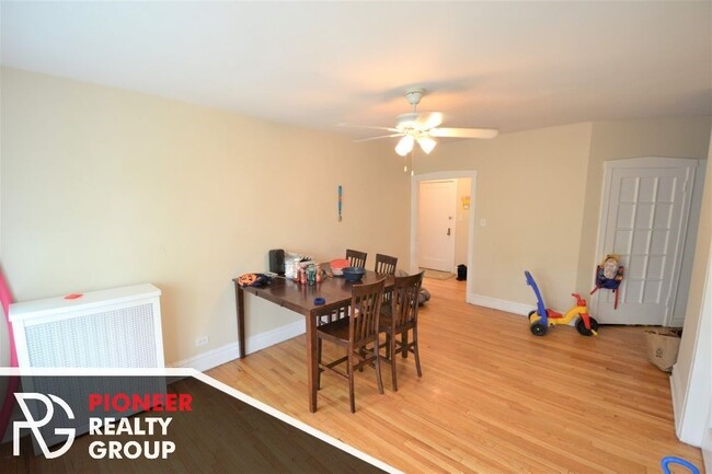 Building Photo - 3902 W Argyle St Unit 3A