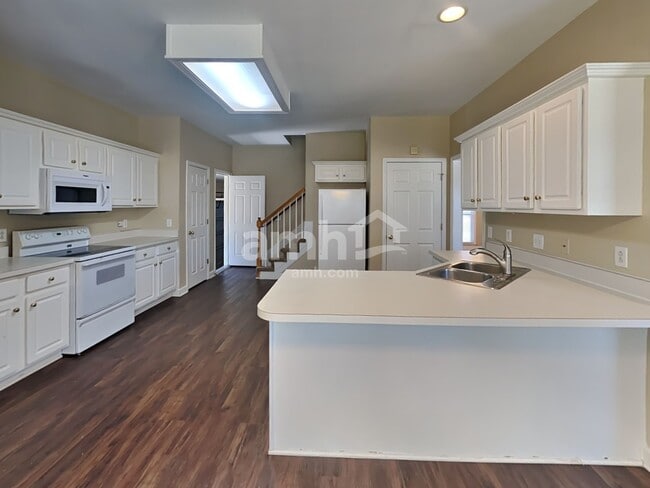Photo - 2885 Runnymeade Dr