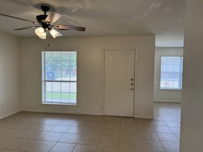 Photo - 1621 Rock Hollow Loop