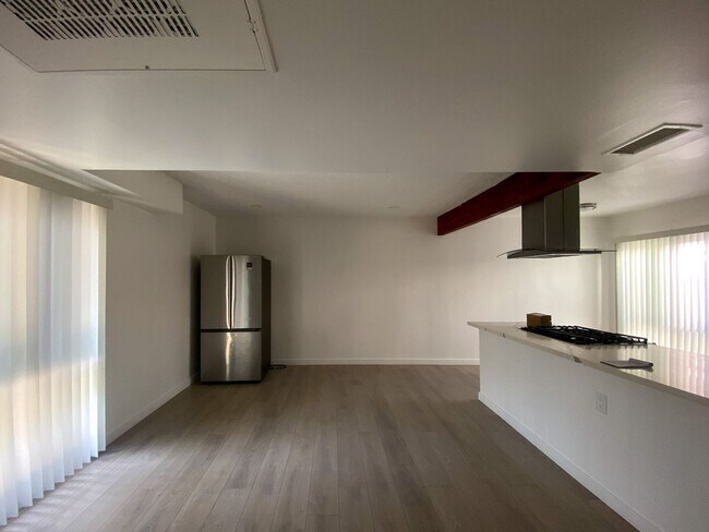 Photo - 3315 W 104th St