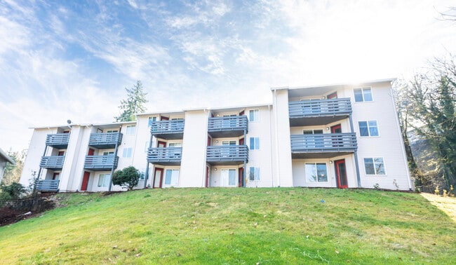 Room to breath! - Stone Creek Apartments at Oregon City