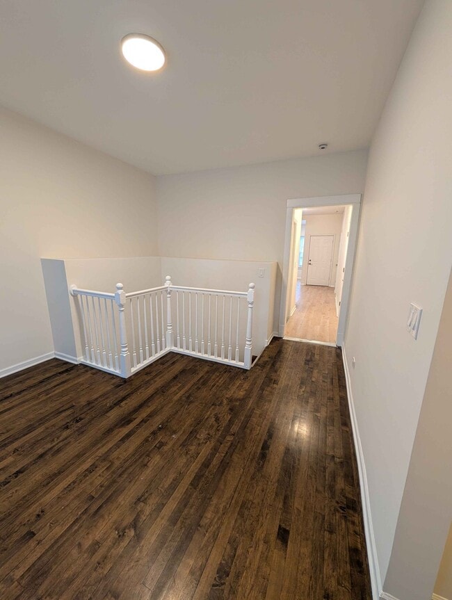 Building Photo - 2302 N Hamlin Ave Unit 1