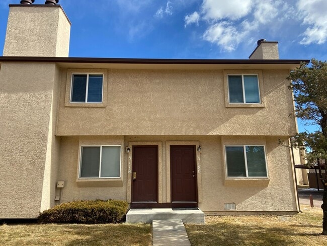 Building Photo - Stunning 2 Bed/2 Bath Townhome near Ft Carson!