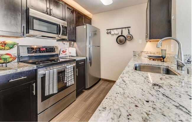 Photo - 6400 Christie Ave Unidad 2315