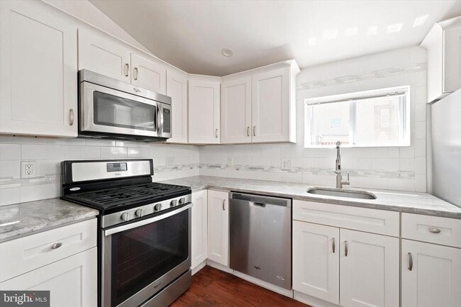 Photo - 2318 E Letterly St