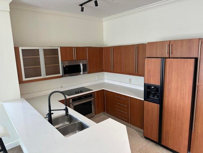 Building Photo - 1551 N Flagler Dr Rental