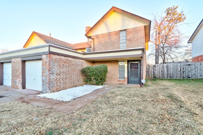 Building Photo - 3 bed 1.5 bath duplex in Midwest City