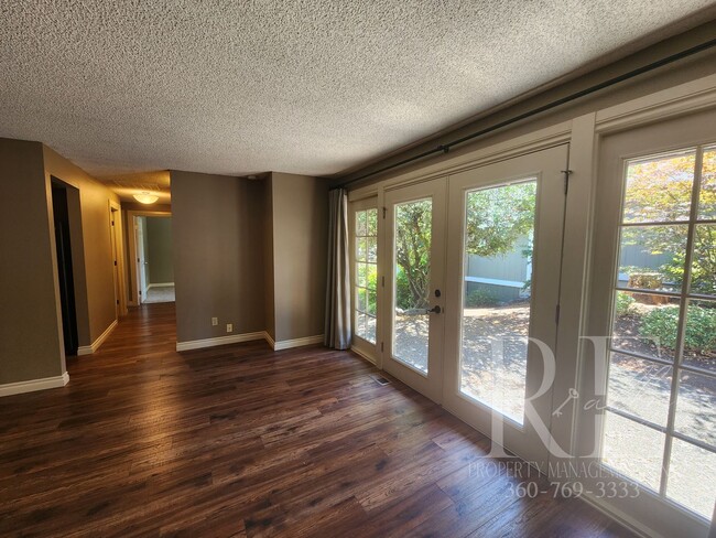 Photo - Meticulous 2-Bedroom with Courtyard