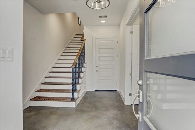 Photo - 1104 Ennis St