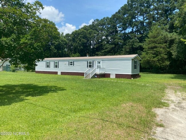 Building Photo - Cute Home Located in the center of everything