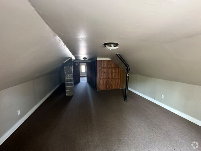 Building Photo - 3 Bedroom Single Family Rental