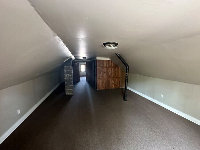 3 Bedroom Single Family - 3 Bedroom Single Family House