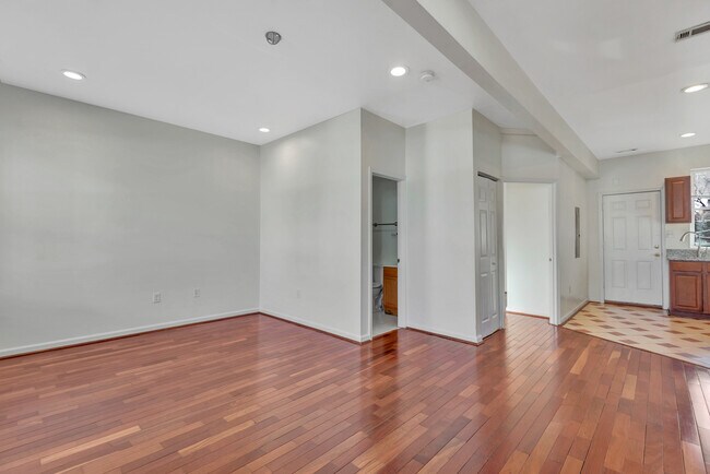 Photo - 806 Kennedy St NW Unidad 2