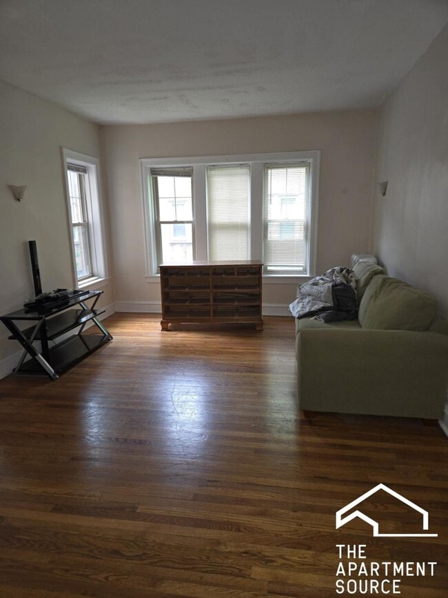 Building Photo - 828 Reba Pl Unit 2S