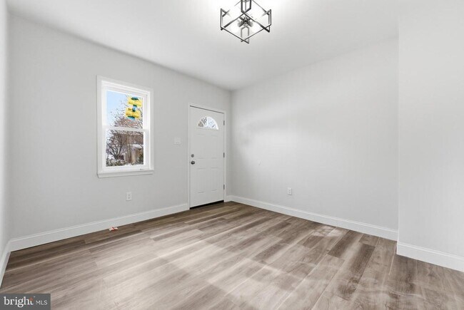 Photo - 923 Ridgeway St