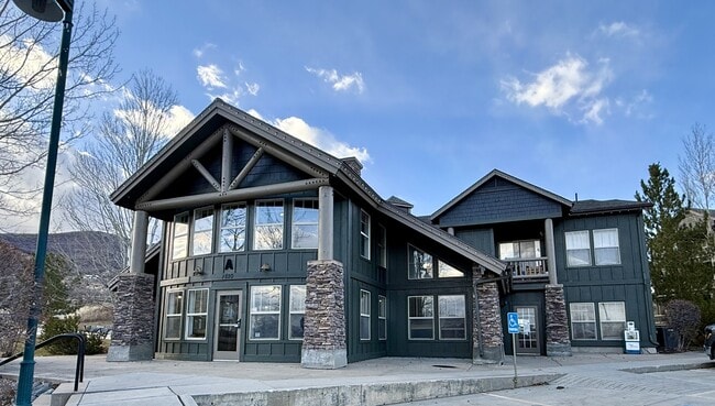 Building Photo - 1820 Fox Bay Dr