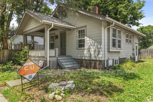 Building Photo - 404 E Illinois St Rental