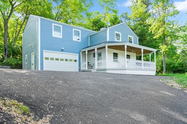 Photo - Beautifully Renovated 5 Bed/3 Bath Farmhouse in Upper St. Clair - Available Early June!